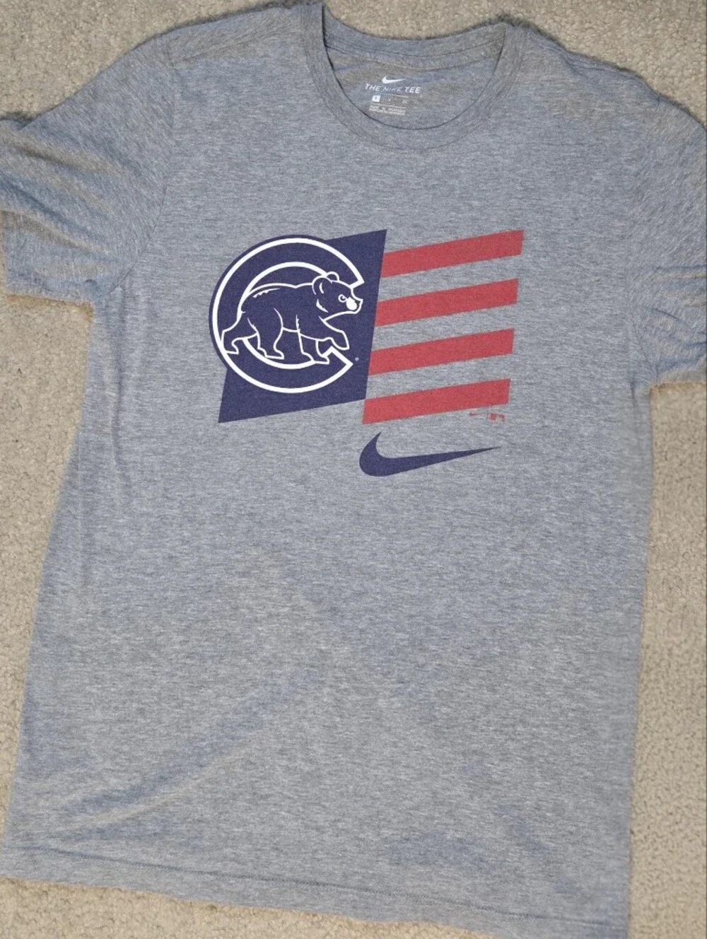 Nike Men’s Chicago Cubs American Flag T-shirt Size Small